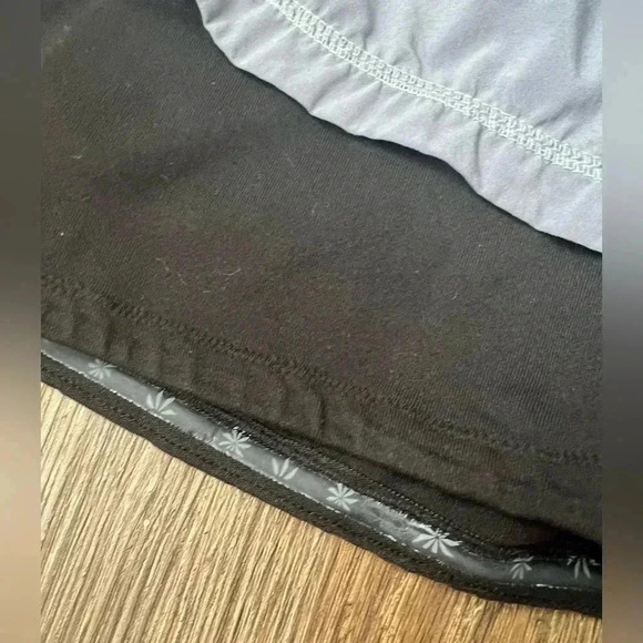 ATHLETA Women's Pulse Running Shorts 2 in 1 Layered blue/ Black Sz M - Picture 2 of 14